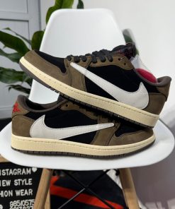 Jordan 1 Retro Low Travis Scott 'Mocha'
