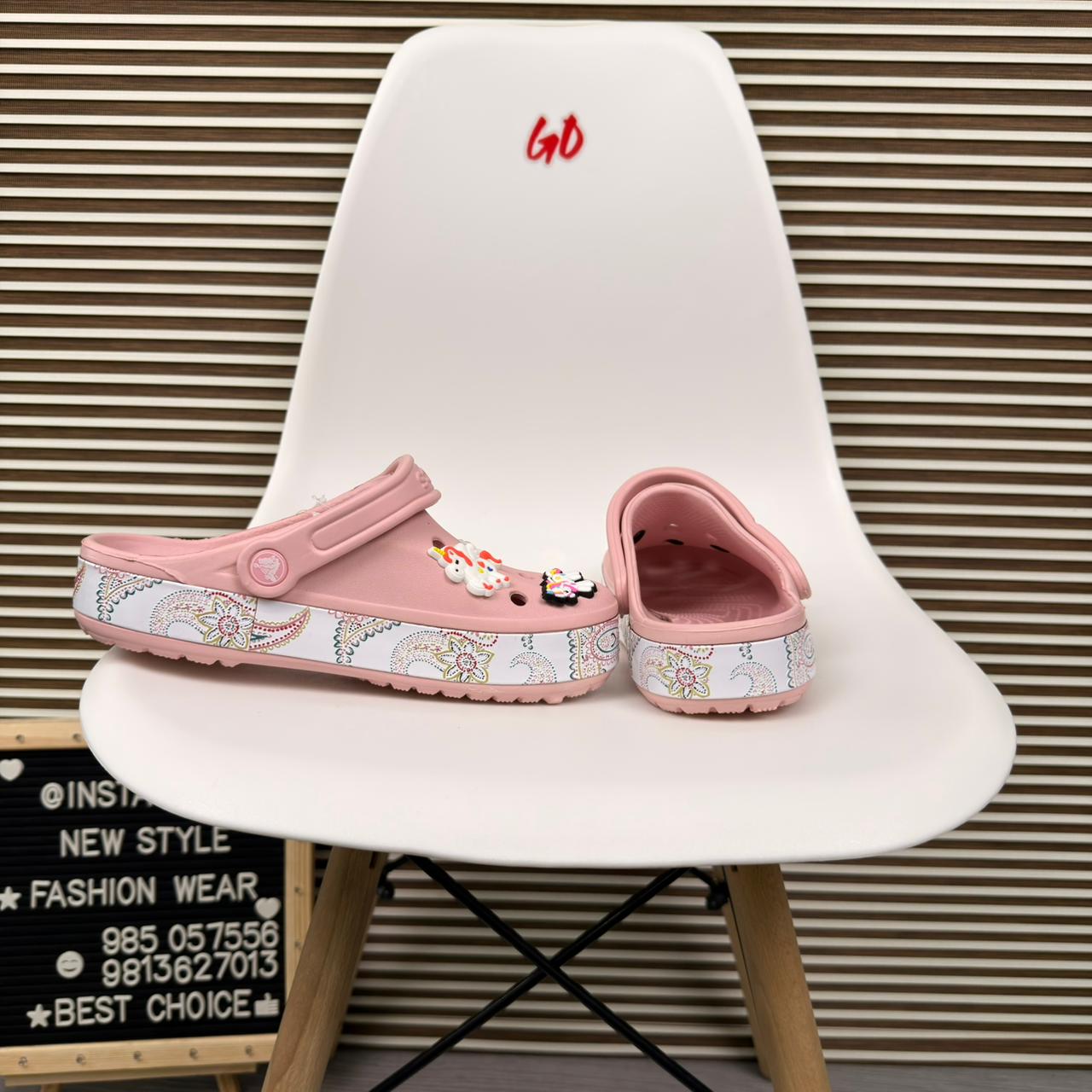 Seasonal Print Logo Band Comfort Clogs Lightweight Slip On Sandals 'Baby Pink' - Image 3