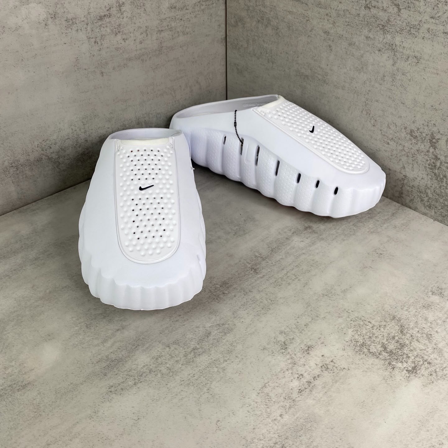 Lightweight Comfort Slide Sandals Casual Everyday Slip On Slippers White - Image 4