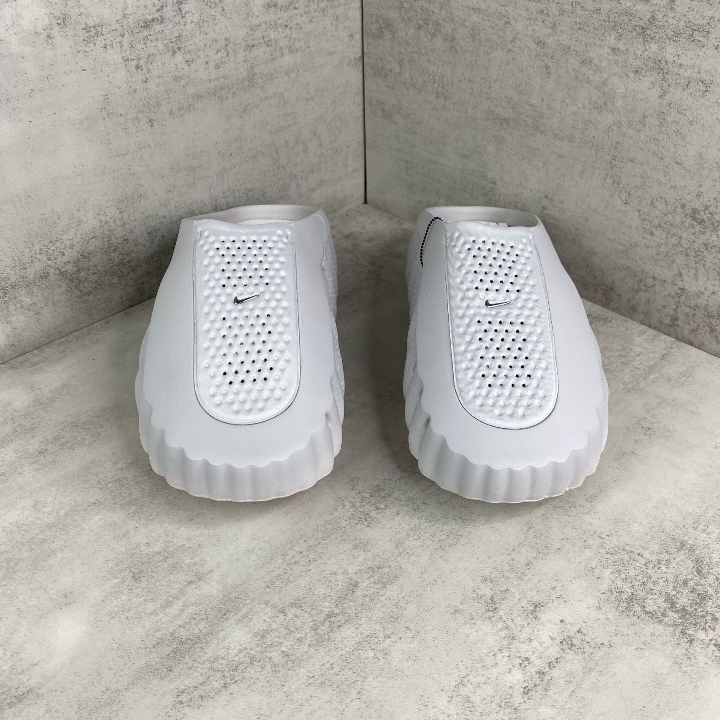 Lightweight Comfort Slide Sandals Casual Everyday Slip On Slippers Light Grey - Image 3