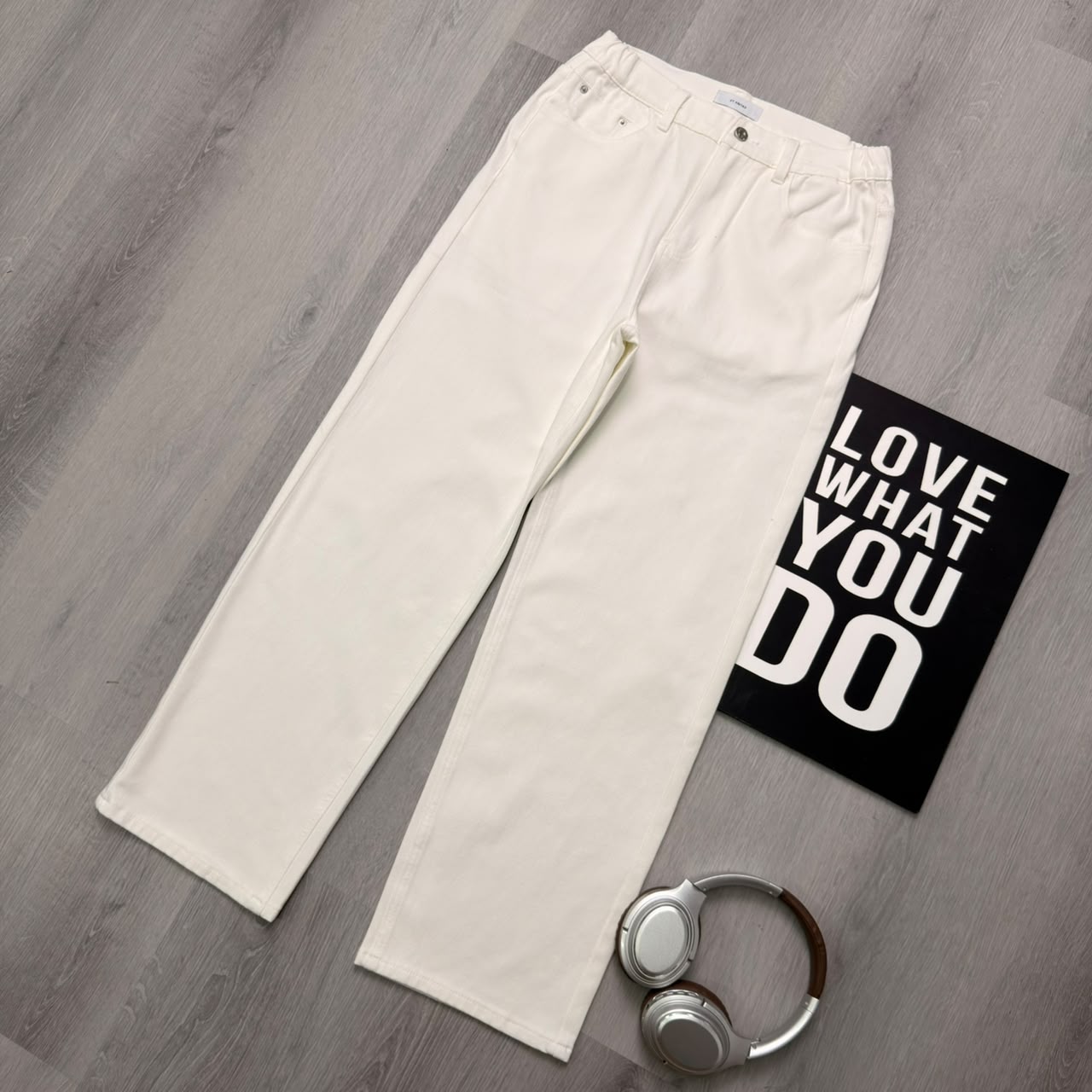 Premium Straight-Leg Everyday Off-White Pant - Image 3