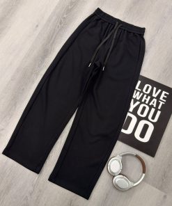 Premium Relaxed Straight-Leg Drawstring Black Sweatpant